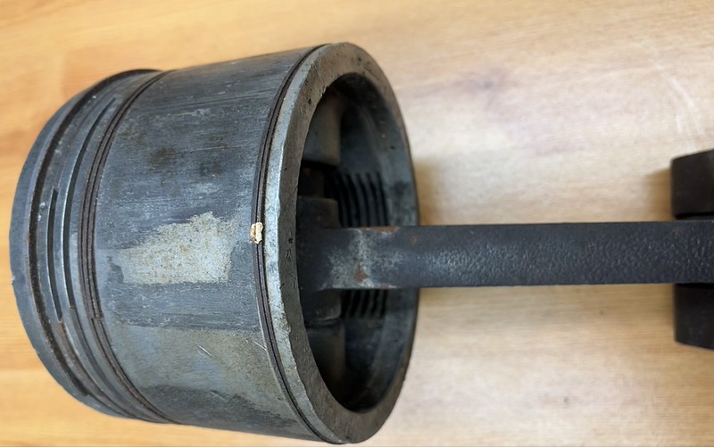 ./photo-8-piston-hamilton-pratt-and-whitney_1777463670765
