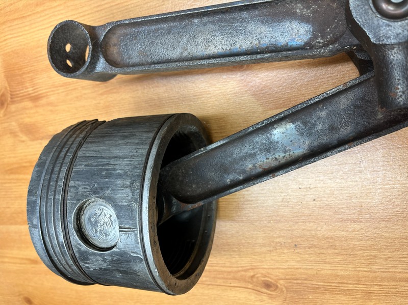 ./photo-9-piston-hamilton-pratt-and-whitney_1777463622259